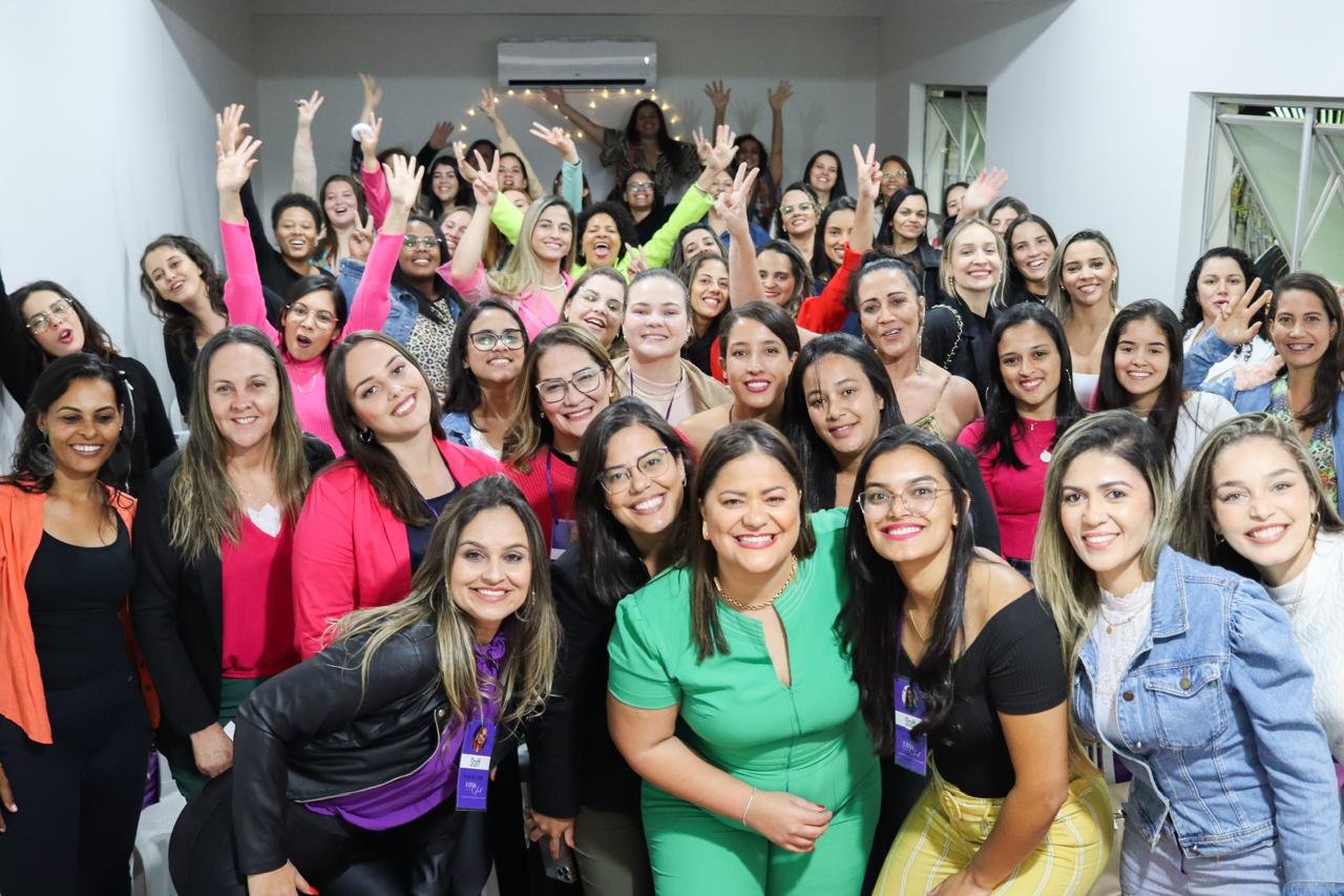 Mulheres reunidas na comunidade Rede BW